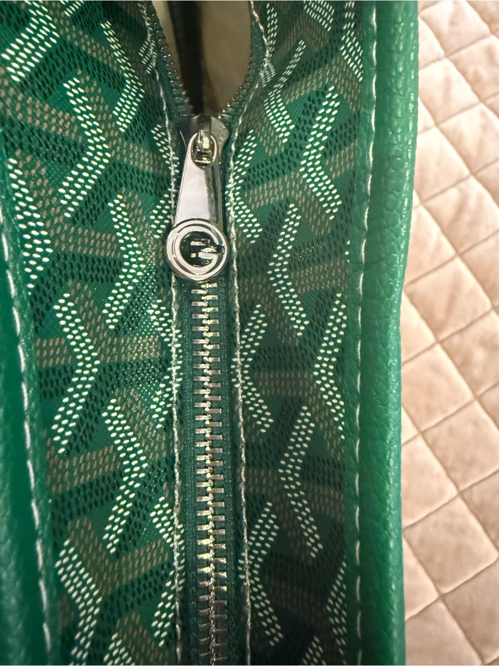 Green Shoulder Tote Bag - Elegant Patterned Women’s Handbag - Picture 3 of 3
